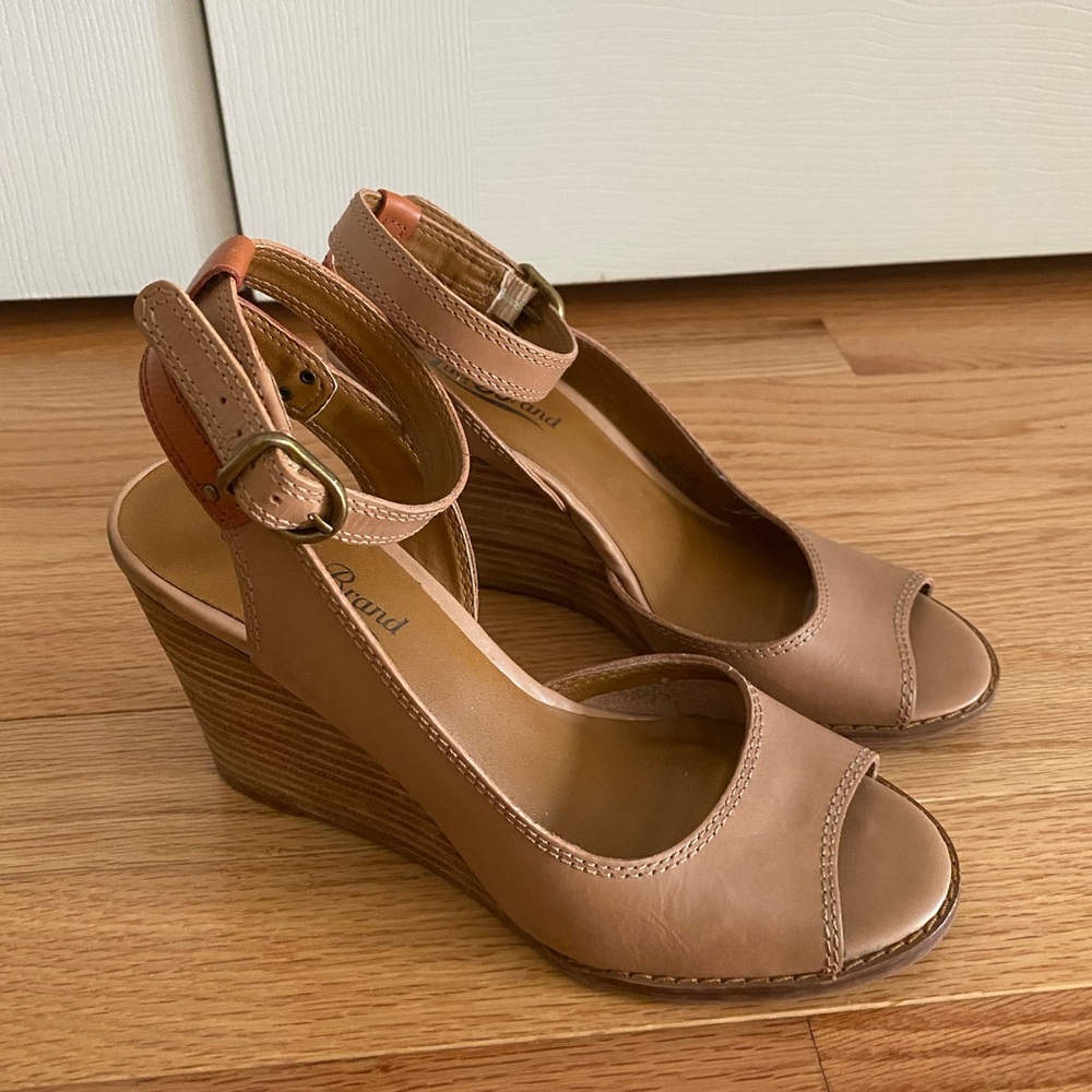 Lucky Brand nude wedges
